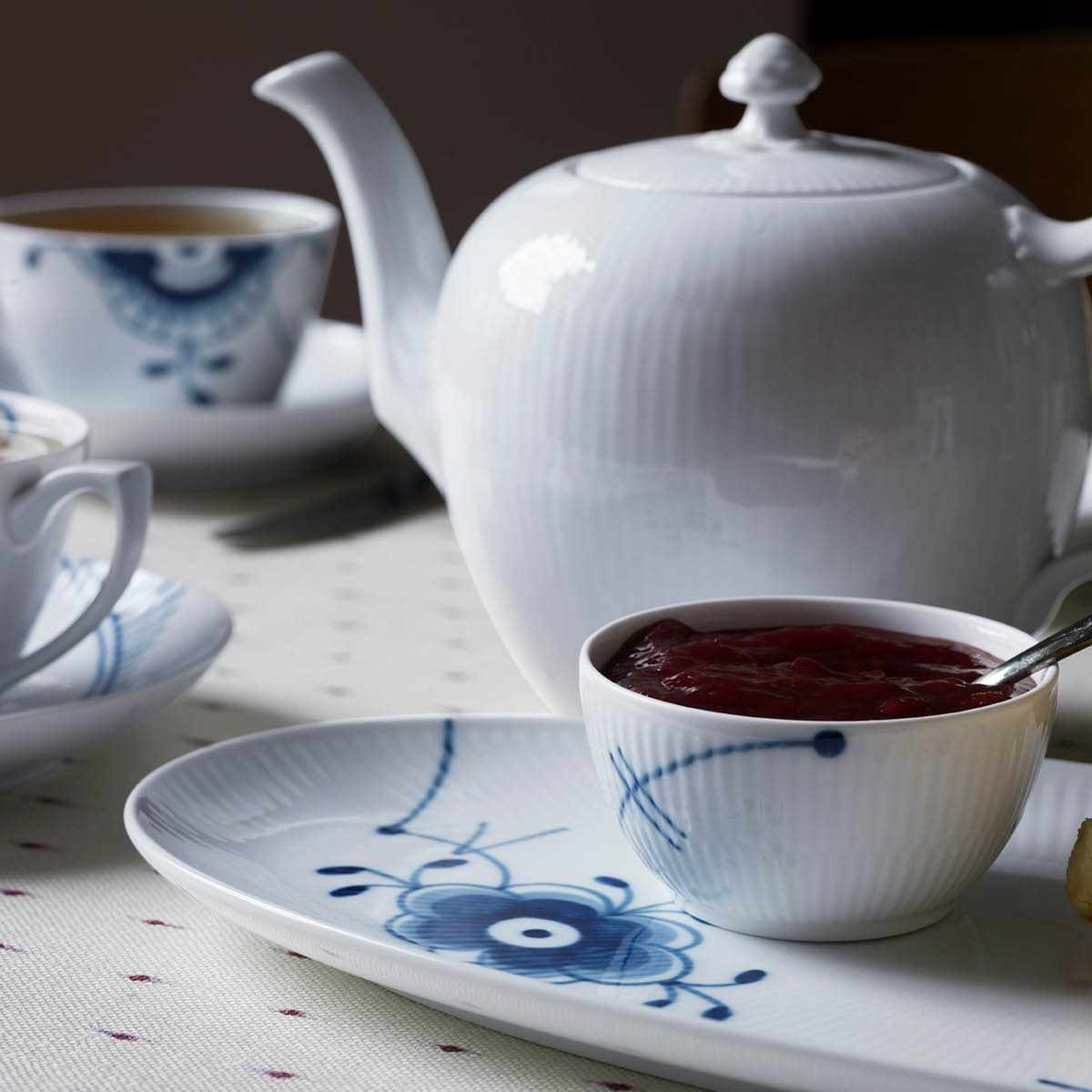 Blue Fluted Mega Fat oval 37 cm