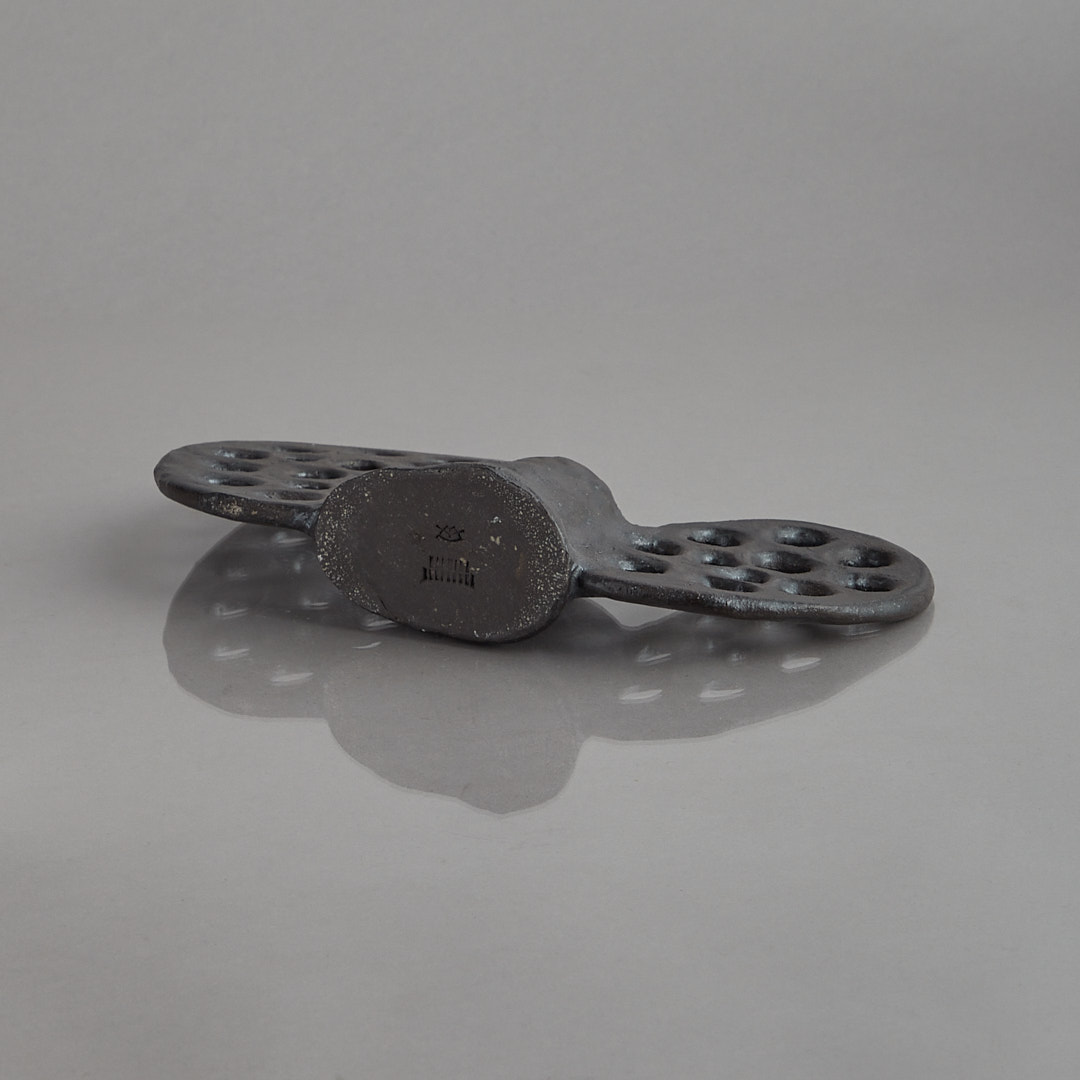 Malwina Kleparska Ljusstake med perforerade vingar