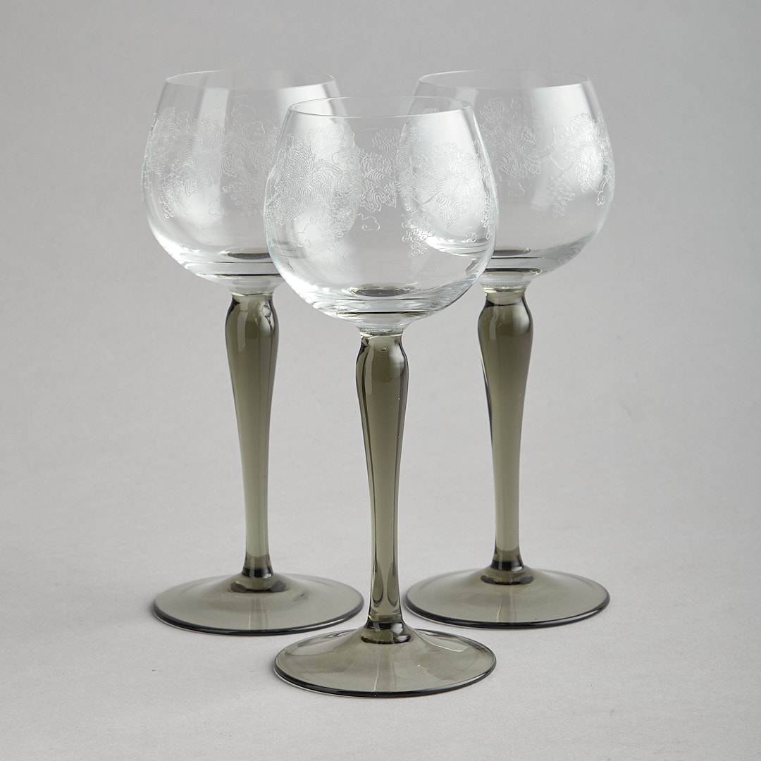 Vinglas med grå fot