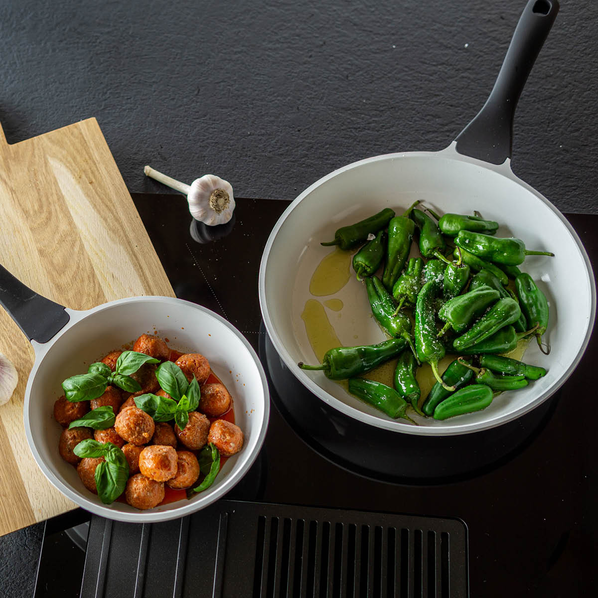 Basis Stekpanna Set 2 delar Vit/Svart