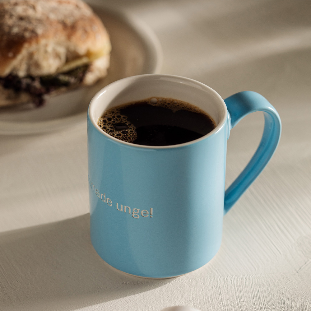 Astrid Lindgren Mugg Ljusblå Förgrömmade unge!