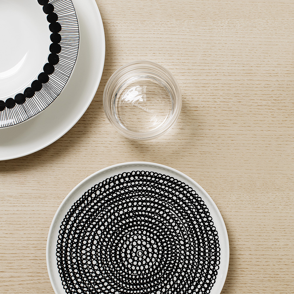 Räsymatto Tallrik Svart liten prick 13,5 cm