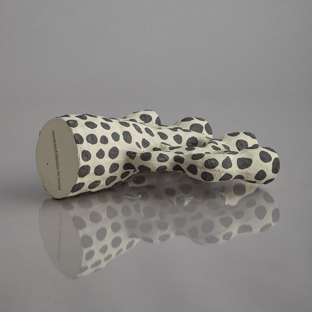 Emelie Thornadtsson ljusstake med prickig dekor