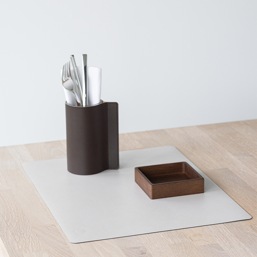 Leather Serene Square Bordstablett L 35x44 cm Cream