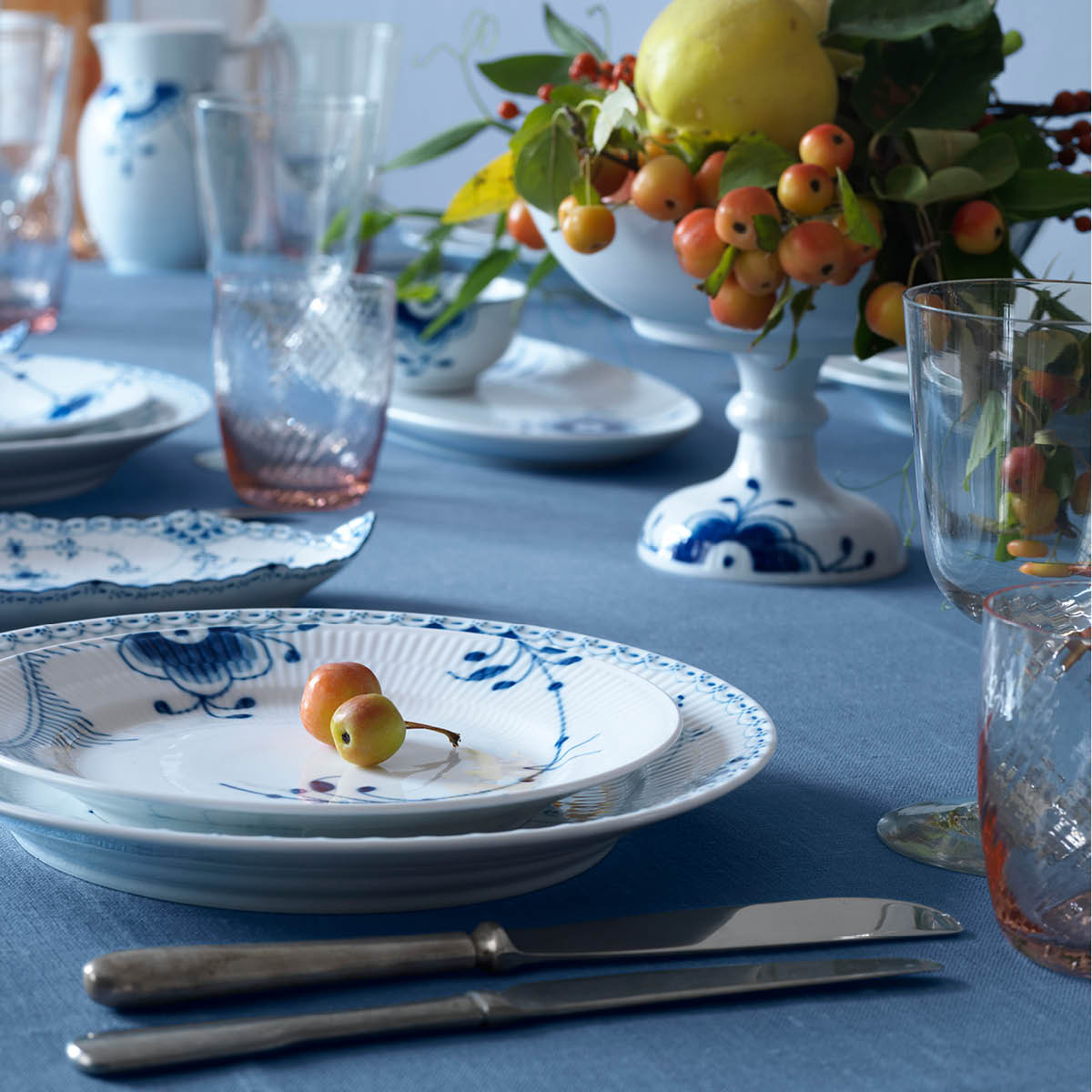 Blue Fluted Mega Fat på fot 15 cm 80 cl