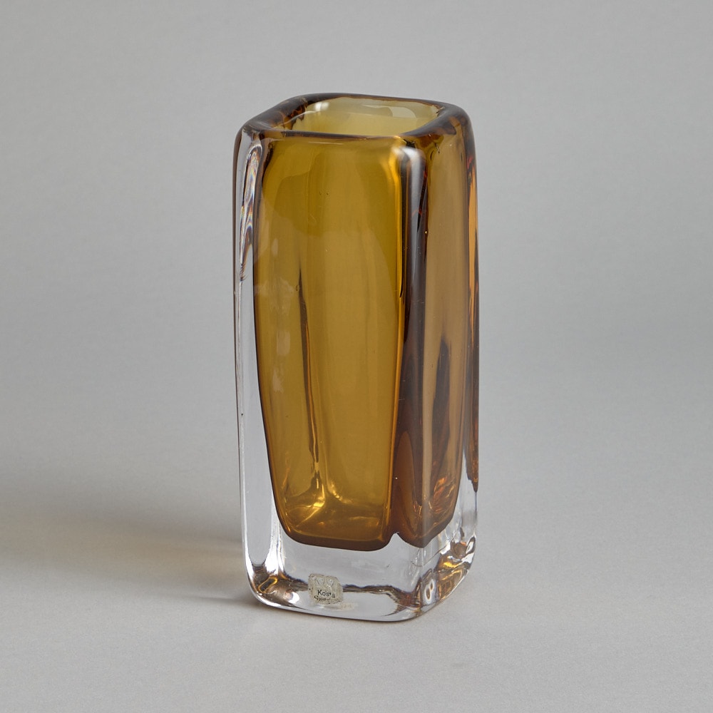 SÅLD Vas i Massiv Glas