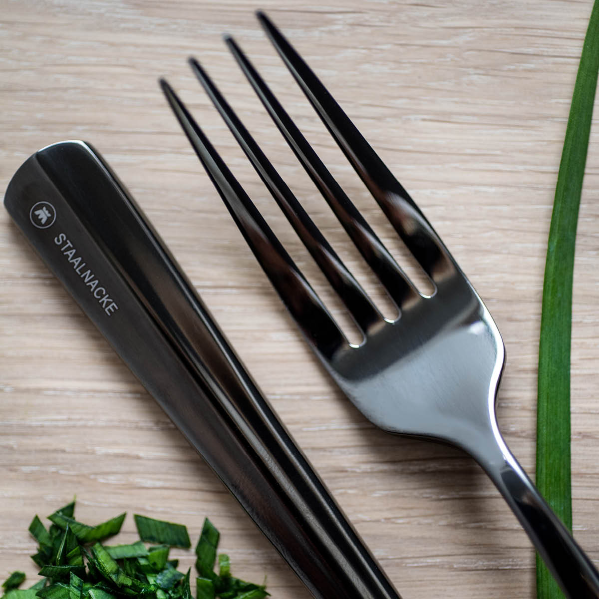 Tokyo Gunmetal Bestickset 16 delar Svart