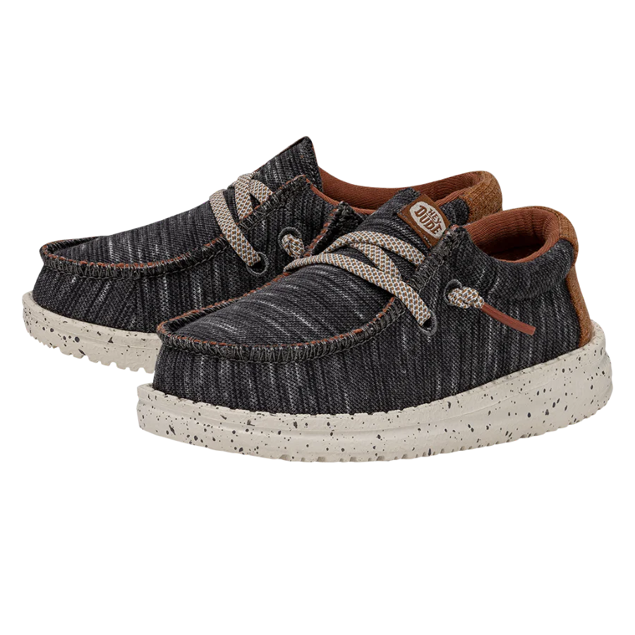 Lightweight sports shoes