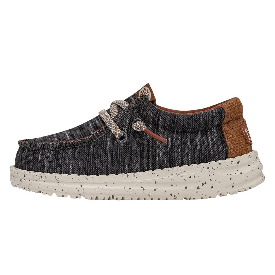 Lightweight sports shoes