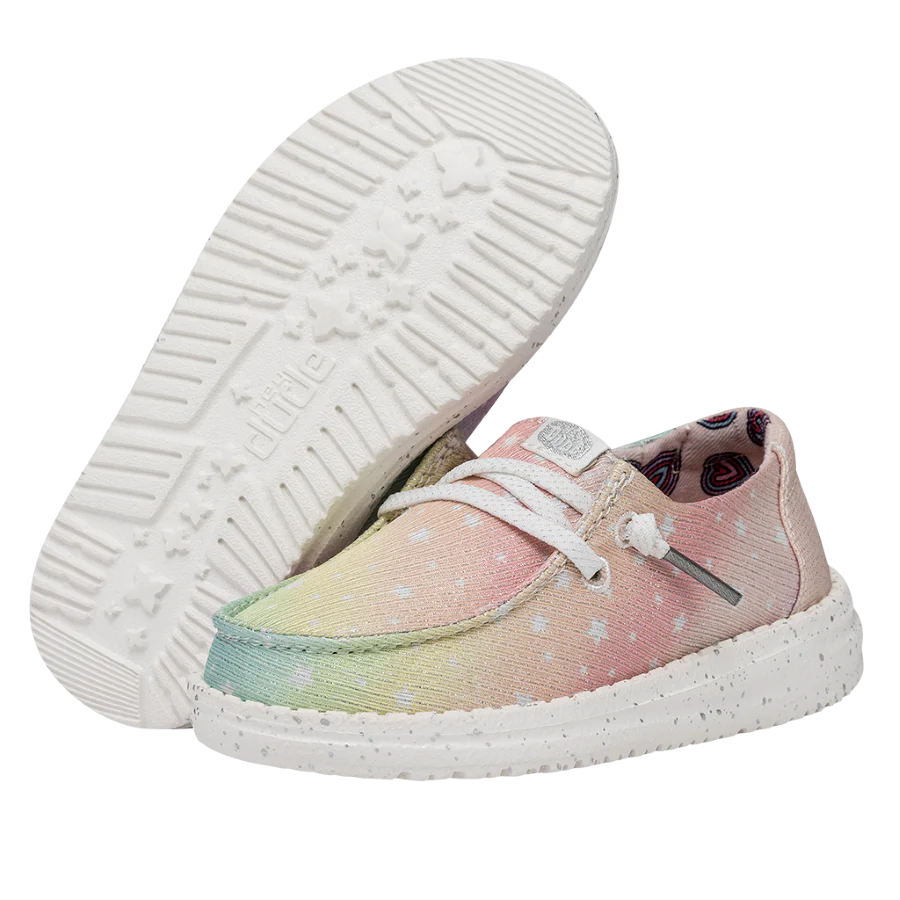 Lightweight sports shoes