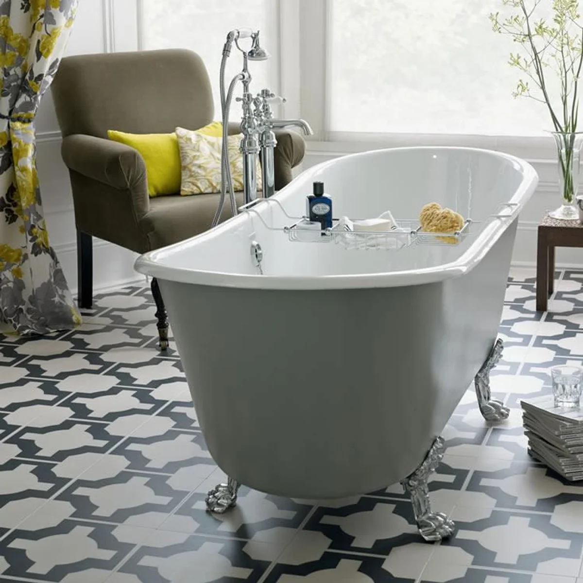 Casa Padrino bañera de lujo de hierro fundido gris claro / blanco 170 x 68 x H. 67,5 cm - Bañera curva independiente - Muebles de baño barrocos y Art Nouveau