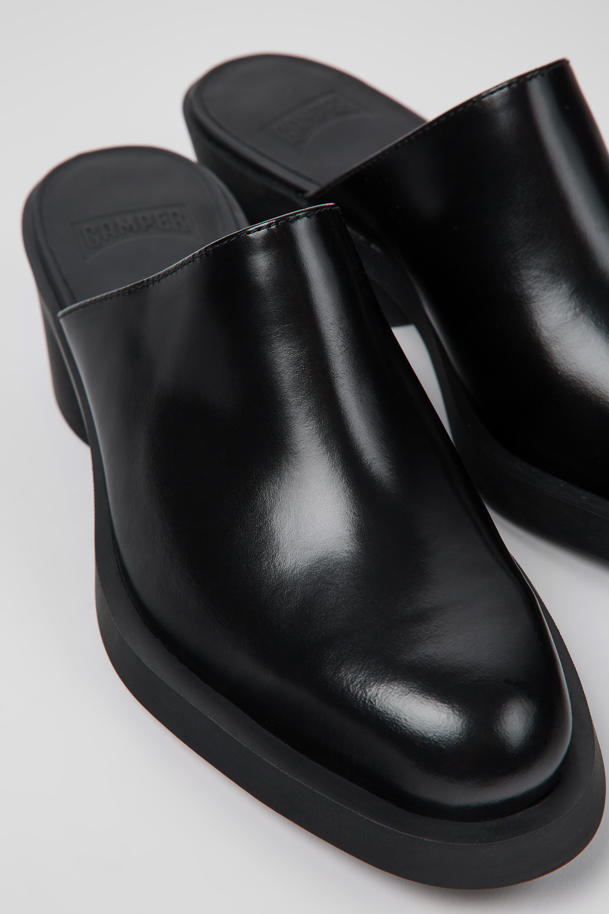 Bonnie - Black leather mules for women