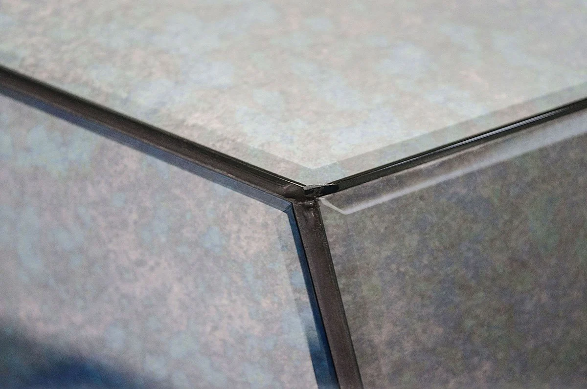 Casa Padrino dise?o mesa de sal¨®n / mesa auxiliar con vidrio espejo antiguo 89 x 90 x H. 45 cm - Colecci¨®n de Dise?adores