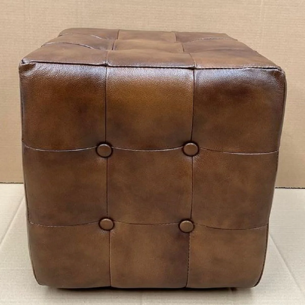 Casa Padrino Taburete de Cuero Chesterfield de Lujo Marron 40 x 40 x A. 40 cm - Reposapi¨¦s de Cuero - Taburete Cubo de Cuero - Muebles de Cuero Genuina - Muebles de Lujo