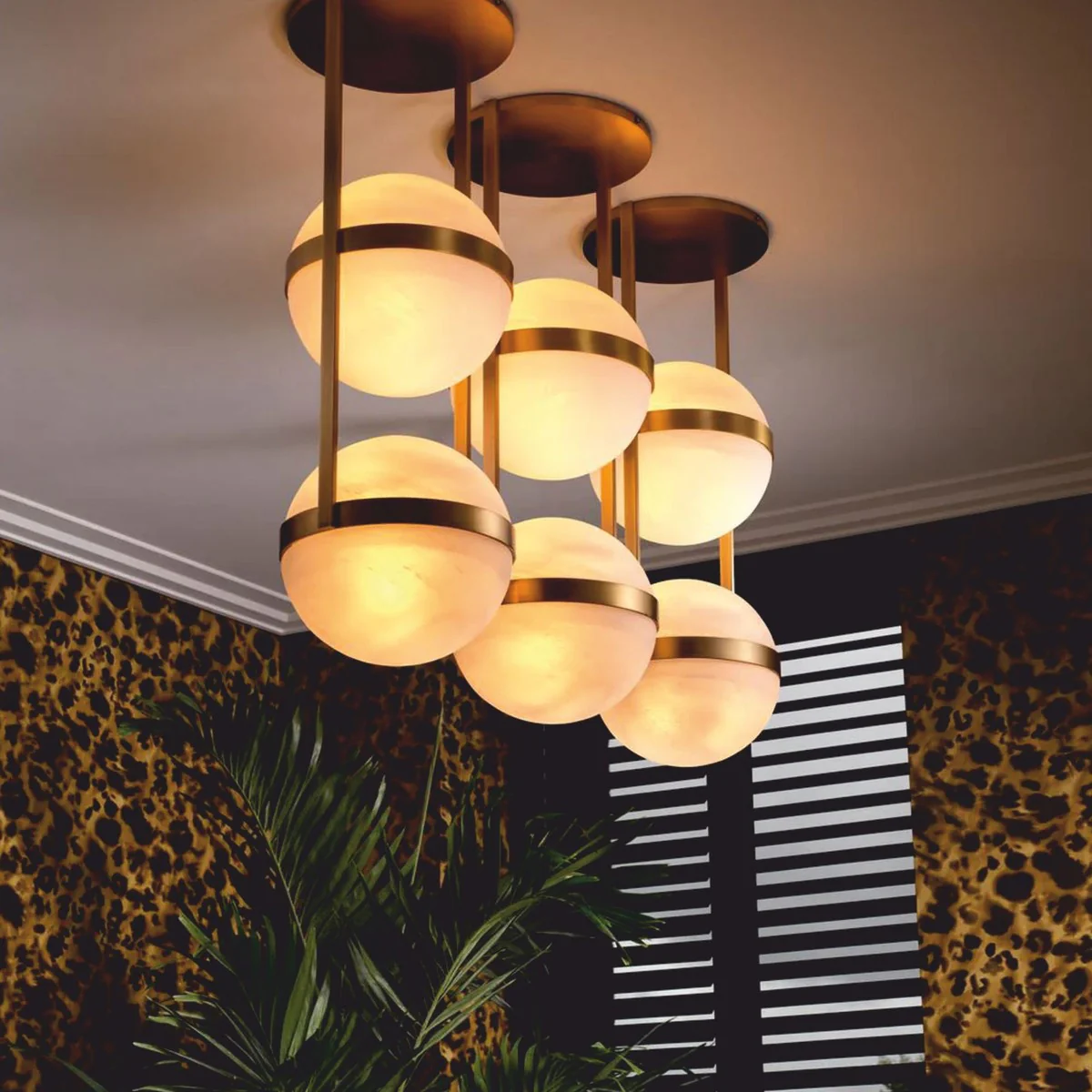 Casa Padrino l¨¢mpara de techo de lujo lat¨®n antiguo / blanco Al. 105 cm - Iluminaci¨®n de lujo