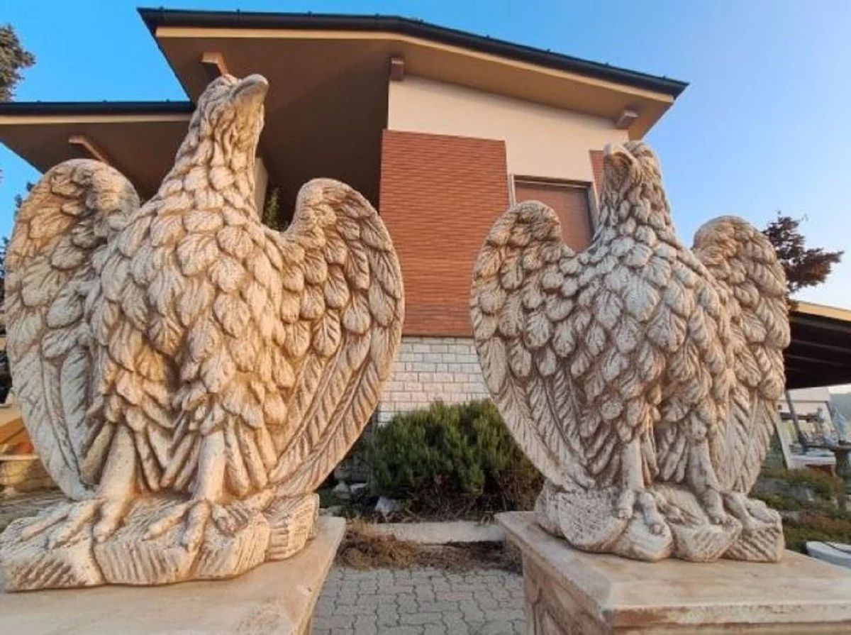 Casa Padrino Conjunto de Esculturas de ¨¢guila Decorativas de Jard¨ªn Barroco Beige A. 76 cm - Hecho en Italia