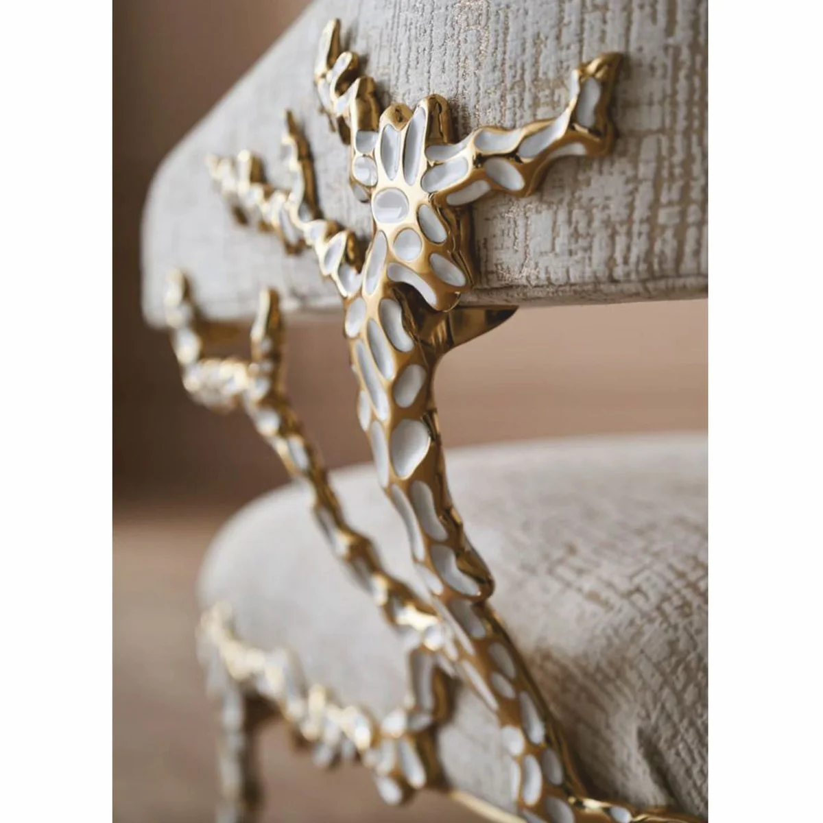 Casa Padrino Sill¨®n de Lujo Blanco / Oro Al. 83 cm - Muebles para Sala de Estar y Hotel