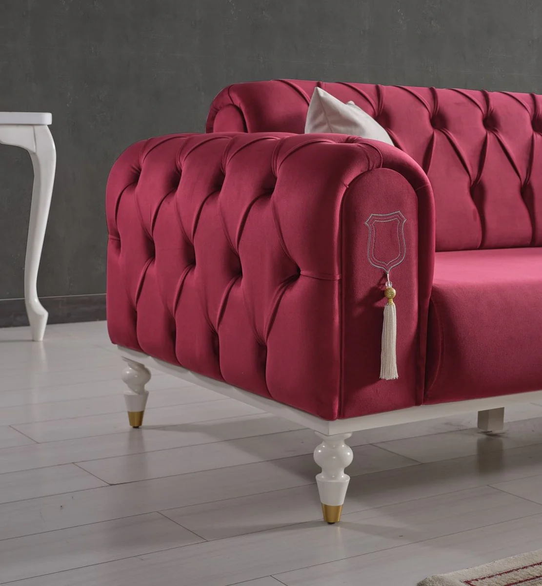 Casa Padrino sof¨¢ cama Chesterfield de lujo rojo / blanco / oro 230 x 95 x A. 83 cm - Sof¨¢ de sal¨®n con 3 almohadas - Muebles de sal¨®n de lujo