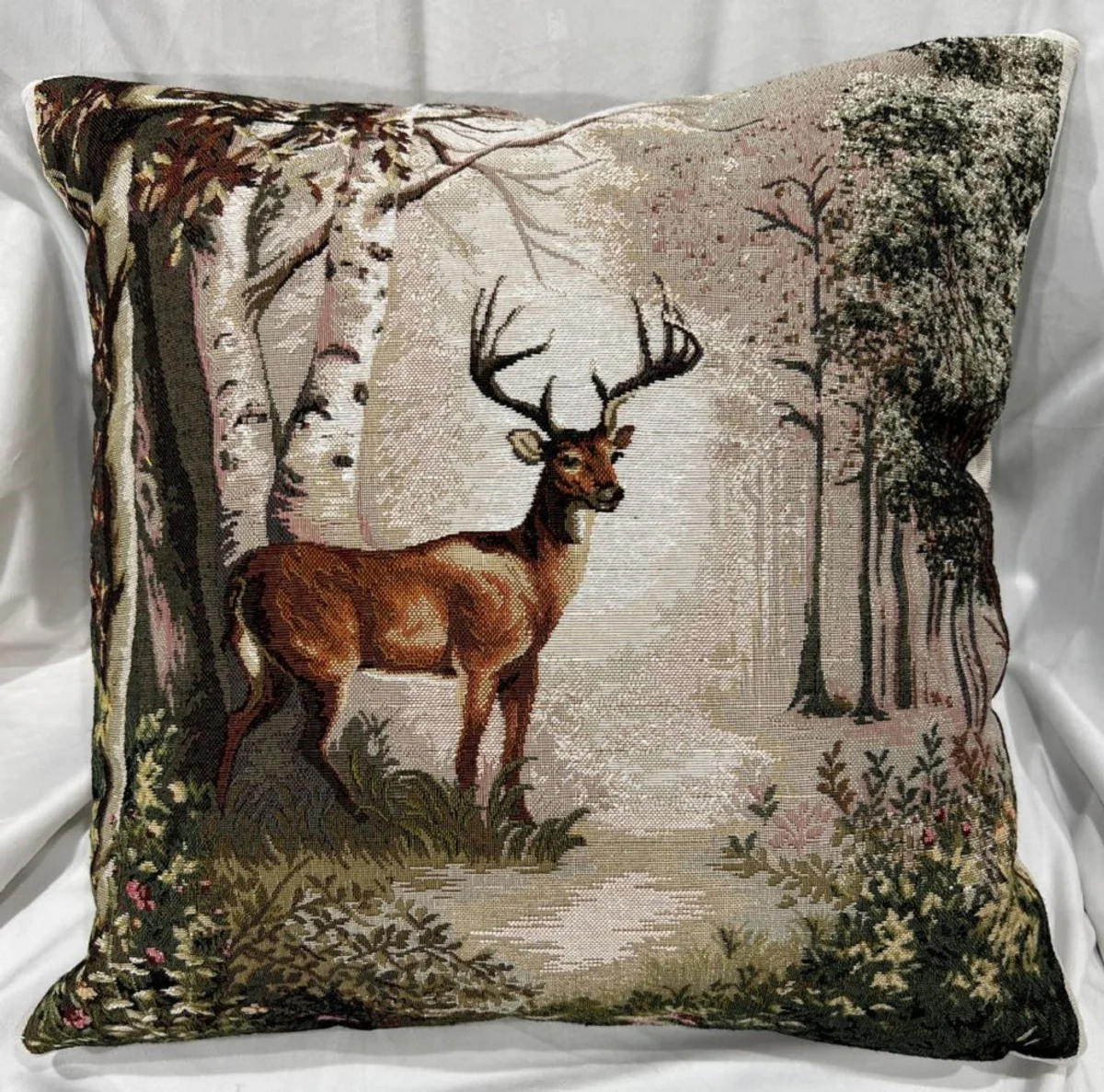 Casa Padrino cojín decorativo de lujo ciervo en el bosque multicolor 45 x 45 cm - Almohada estampado con tejido tapiz fino - Accesorios decorativos de lujo