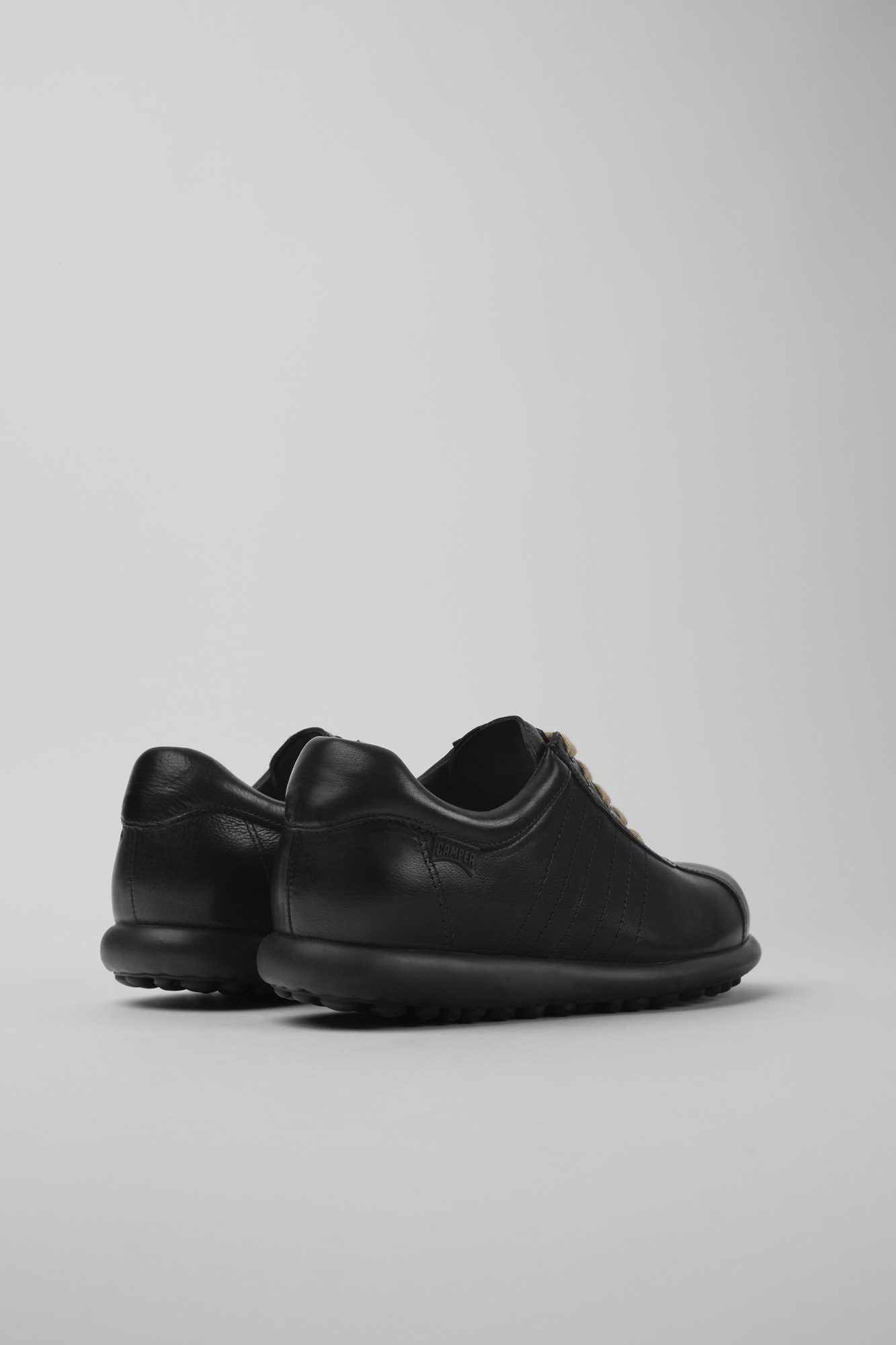 Pelotas - Iconic black shoe for women