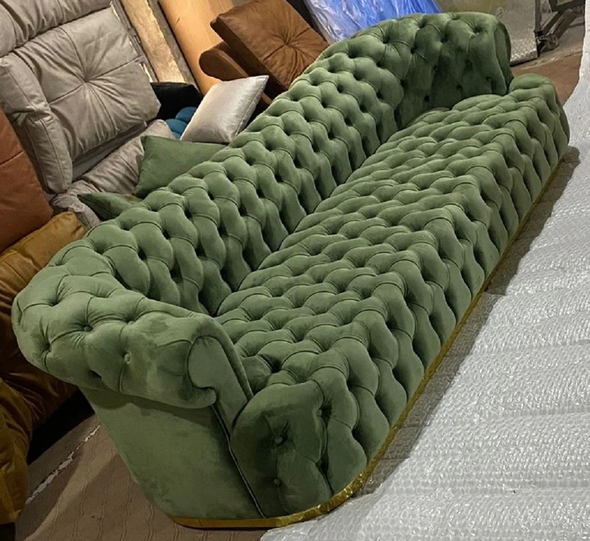 Casa Padrino sof¨¢ Chesterfield de lujo verde / oro 270 x 85 x A. 85 cm - Sof¨¢ de sal¨®n - Muebles de sal¨®n - Muebles Chesterfield - Muebles de lujo - Interior de sal¨®n