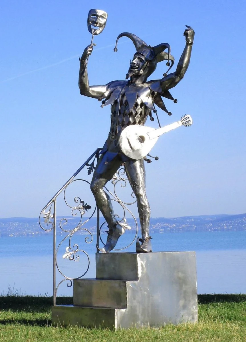 Casa Padrino escultura de buf¨®n en las escaleras decorativa de lujo plata 110 x 112 x A. 277 cm - Figura de buf¨®n decorativa de jard¨ªn - Escultura de acero inoxidable - Esculturas de jard¨ªn