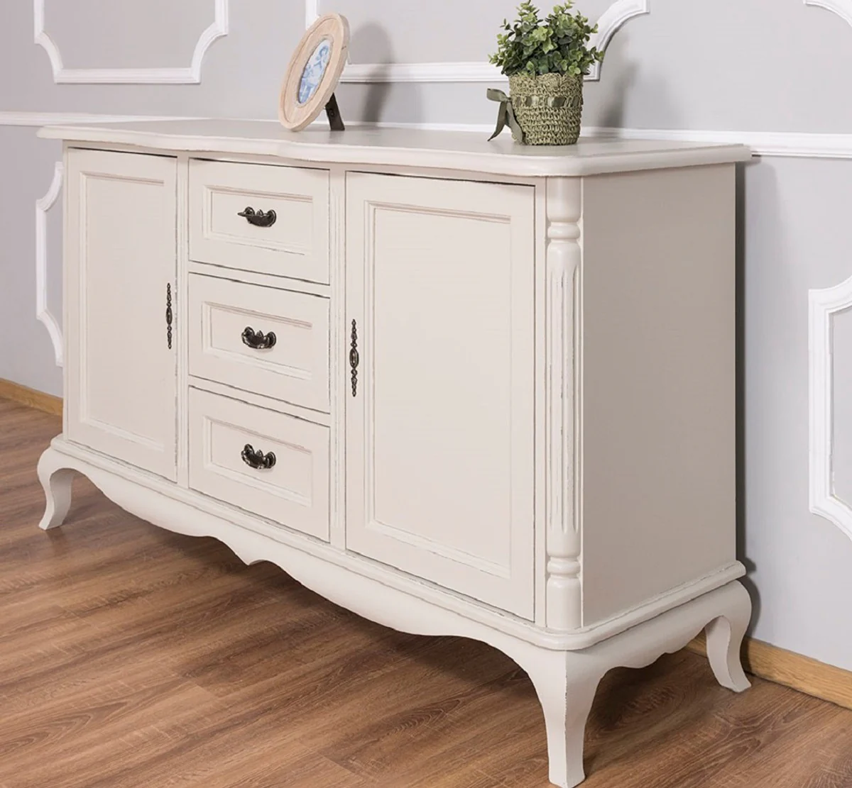 Casa Padrino aparador de estilo campestre con 2 puertas y 3 cajones gris claro antiguo 158 x 48 x H. 89 cm - Muebles de Estilo Campestre