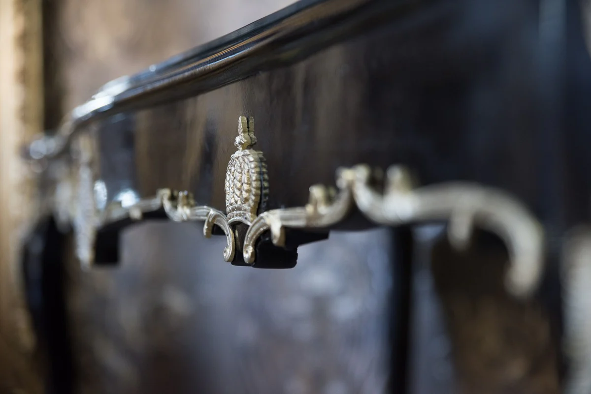 Pomp??s by Casa Padrino baroque dining table with glass top black / gold - Pomp??s baroque dining room table designed by Harald Gl??ckler