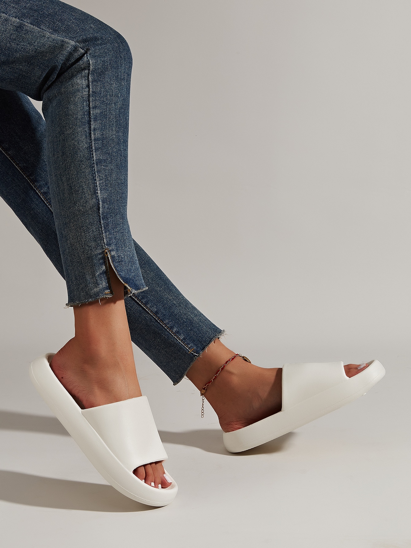 Minimalist Single Band Slides