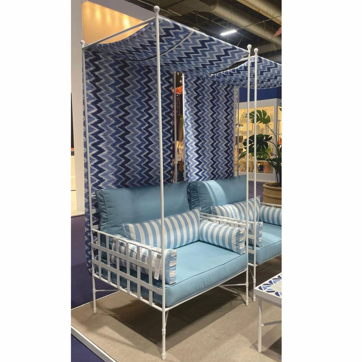 Casa Padrino sill¨®n de lujo de hierro forjado blanco / azul claro / azul A. 200 cm - Sill¨®n para hotel y jard¨ªn