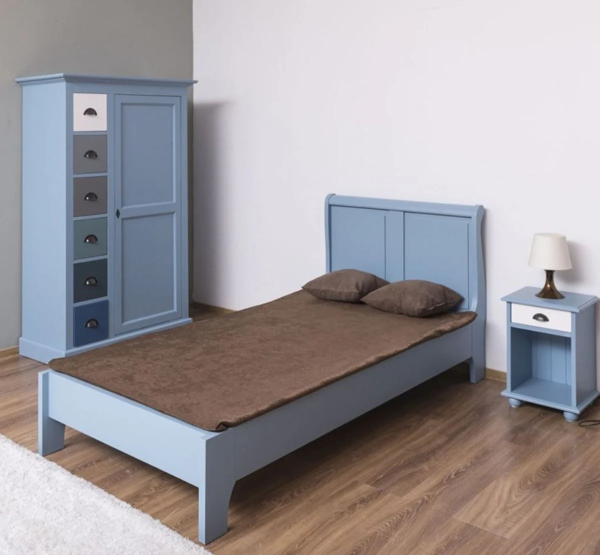 Casa Padrino conjunto de muebles para habitación infantil de estilo campestre azul claro / blanco / multicolor - 1 Cama Individual y 1 Guardarropa y 1 Mesita de Noche - Muebles estilo campestre