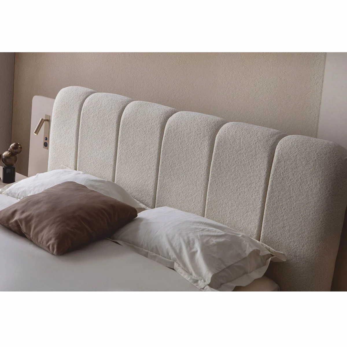 Casa Padrino conjunto de dormitorio de lujo blanco / gris - 1 Cama doble y 2 mesitas de noche