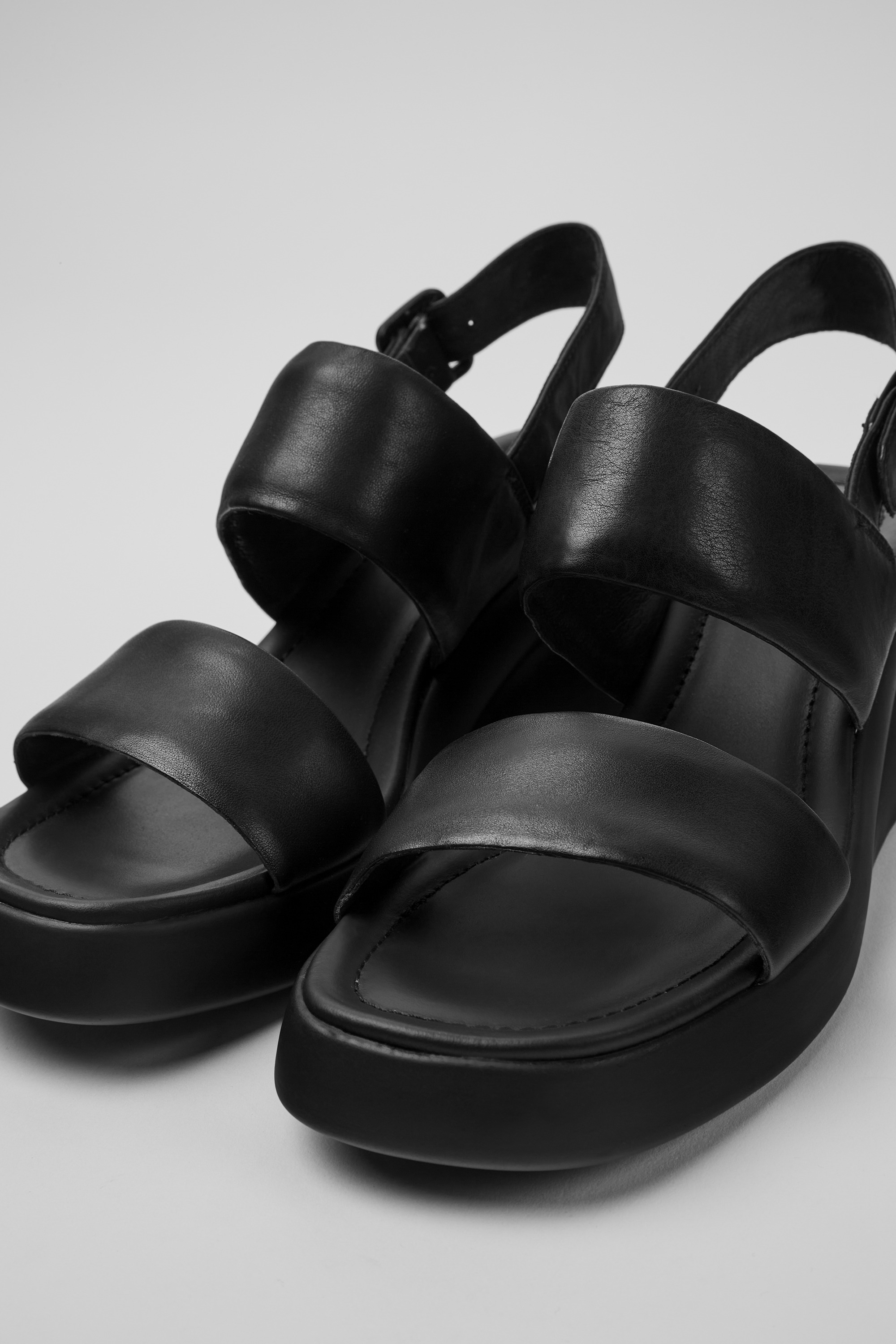 Kaah - Black leather sandals for women