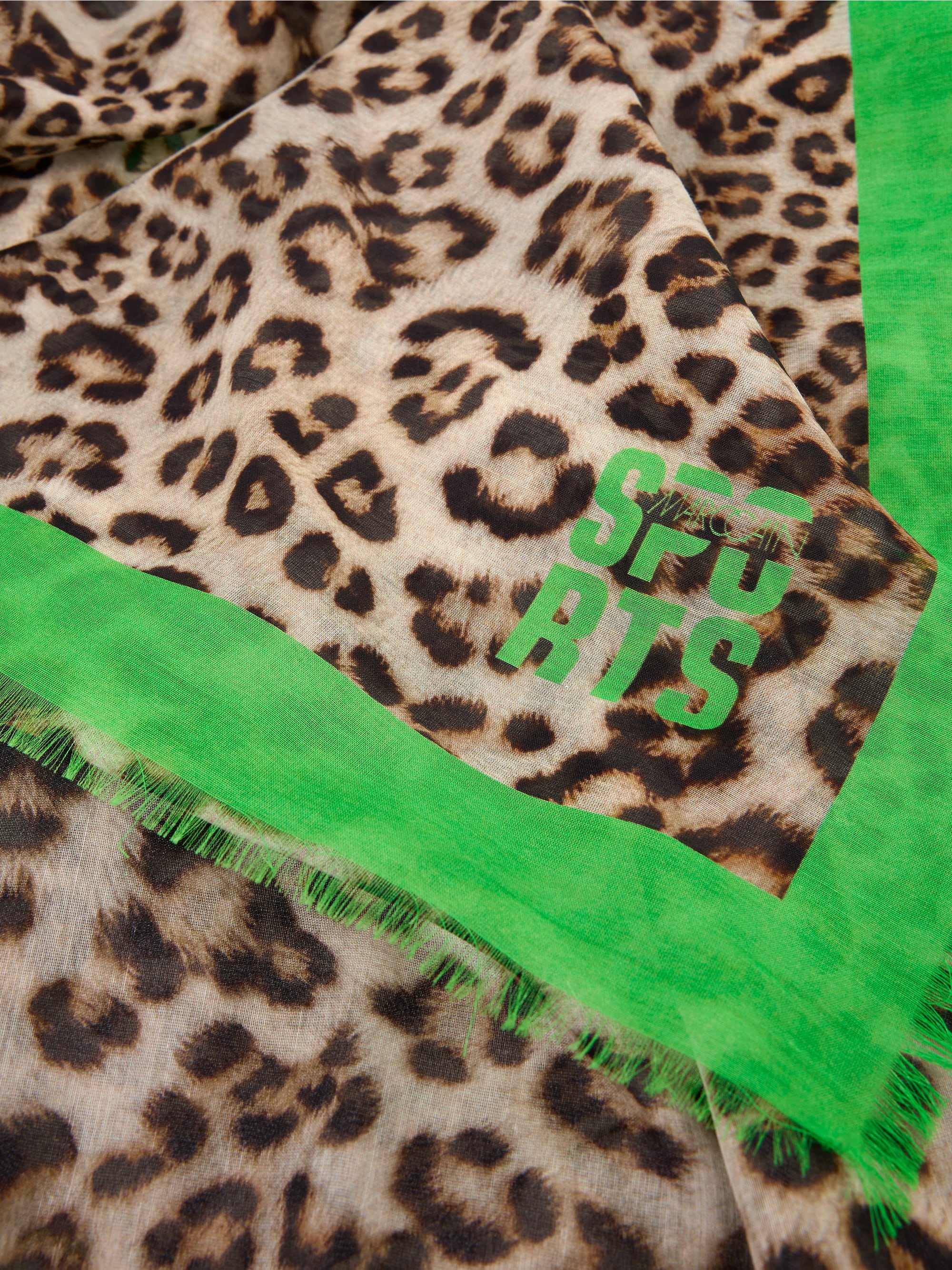 Marc-Cain Lightweight scarf with leopard print