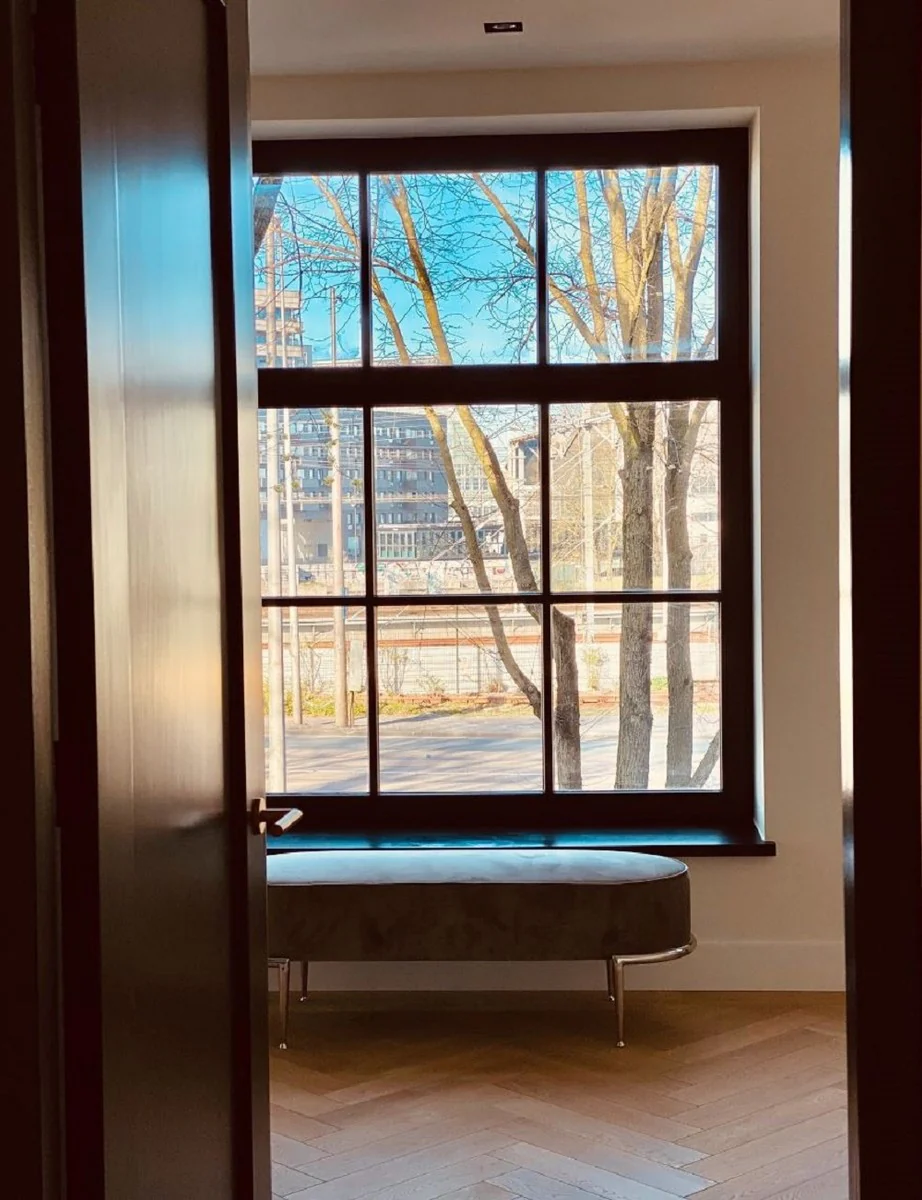 Casa Padrino banco de lujo taupe / plata 120 x 50 x A. 47 cm - Banco acolchado de terciopelo con estructura de acero inoxidable - Muebles de Lujo