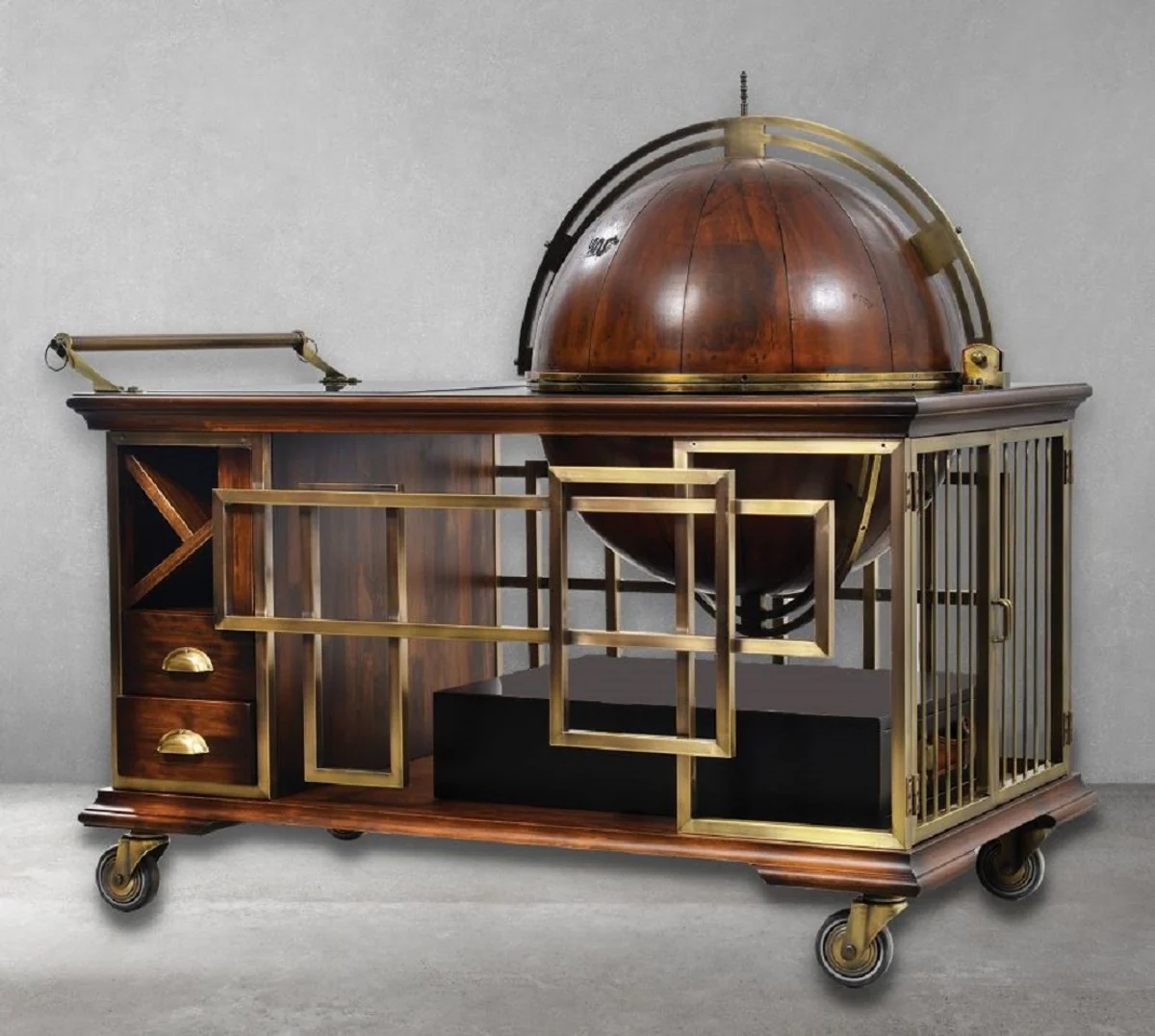 Casa Padrino Carrito de Servicio de Estilo Vintage de Lujo Marr¨®n / Negro / Lat¨®n / Verde 136 x 77 x A. 122 cm - Carrito con Soporte para Botellas de Vino Globo - Accesorios Estilo Vintage de Lujo