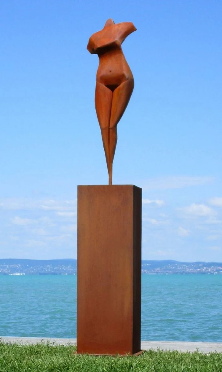 Casa Padrino escultura de metal de decoraci¨®n de jard¨ªn XXL mujer sobre columna ¨®xido A. 205 cm