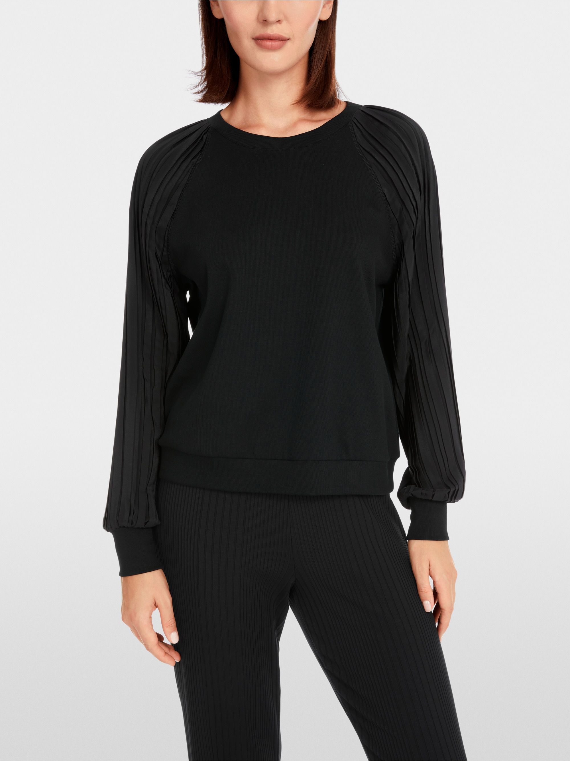 Marc-Cain Plain blouse with pleated sleeves