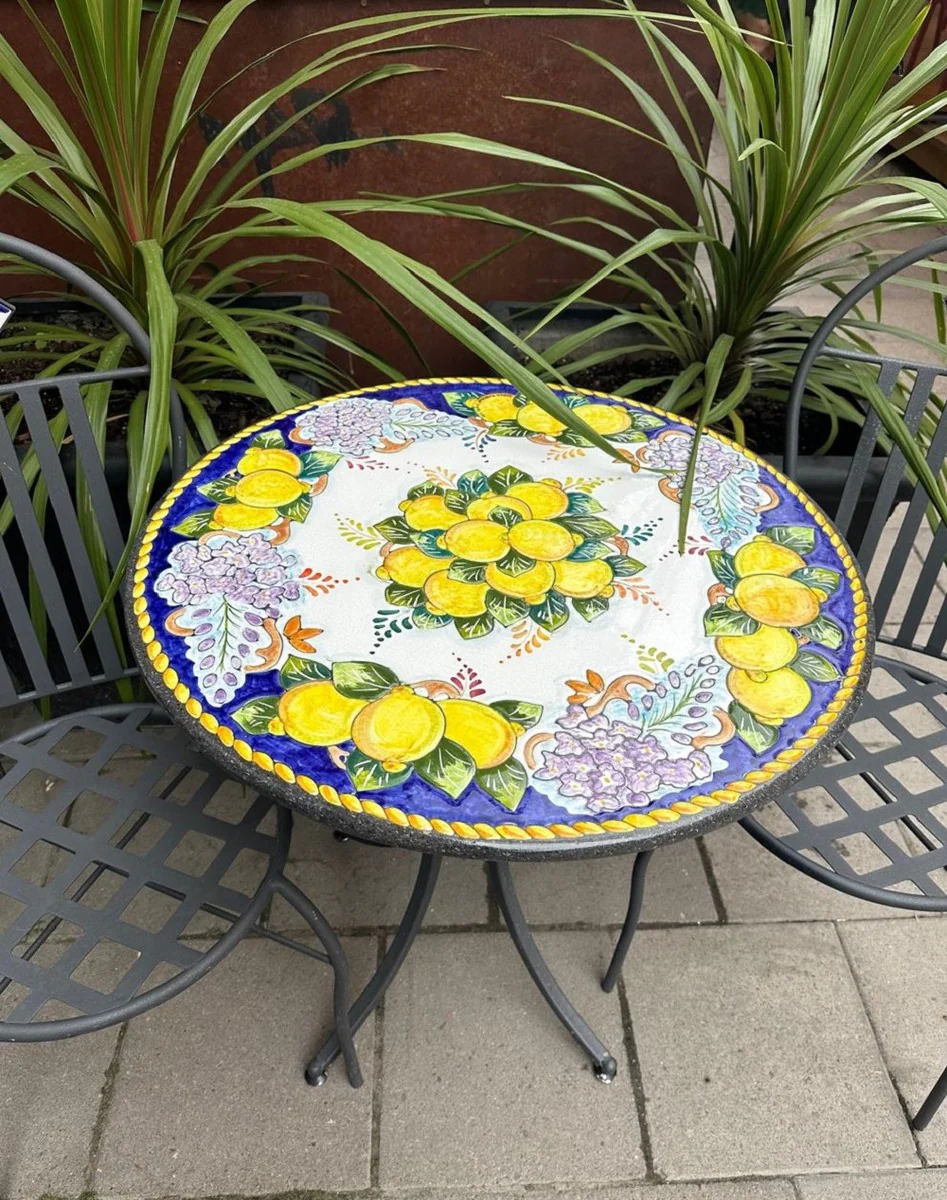 Casa Padrino Mesa de Jard¨ªn Art Nouveau de Lujo Multicolor / Gris ? 70 cm - Mesa de Jard¨ªn de Hierro Forjado con Tablero de Piedra de Lava - Muebles de Jard¨ªn Art Nouveau - Hecho en Italia