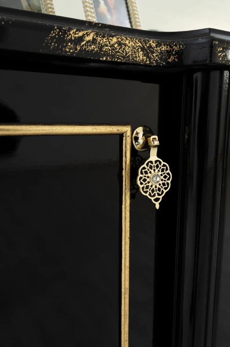 Casa Padrino conjunto de muebles barrocos de lujo negro / oro - 1 Aparador con 4 Puertas y 1 Espejo - Muebles barrocos nobles - Nobles y Suntuoso