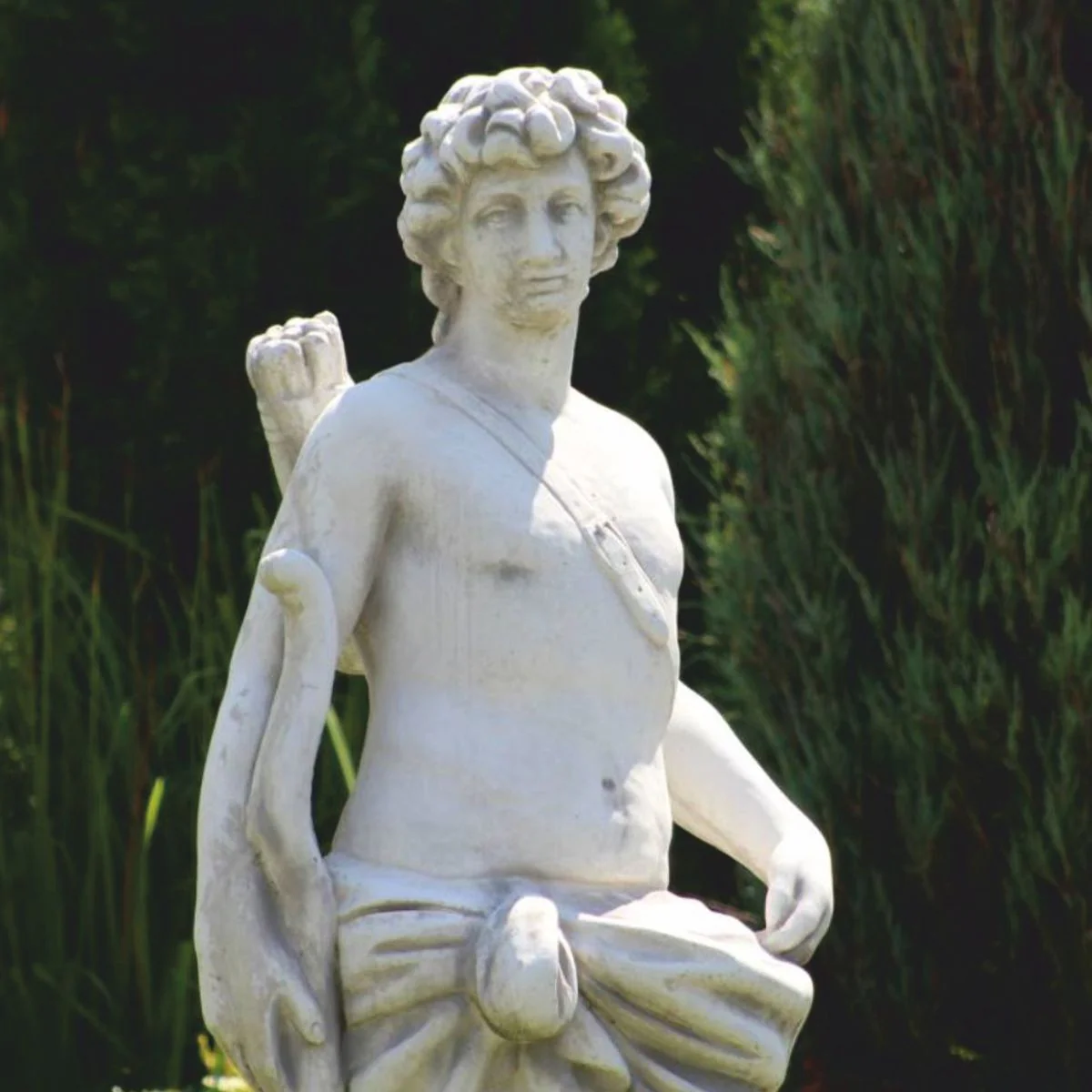 Casa Padrino escultura de decoraci¨®n de jard¨ªn Art Nouveau hombre con arco y perro gris A. 142 cm