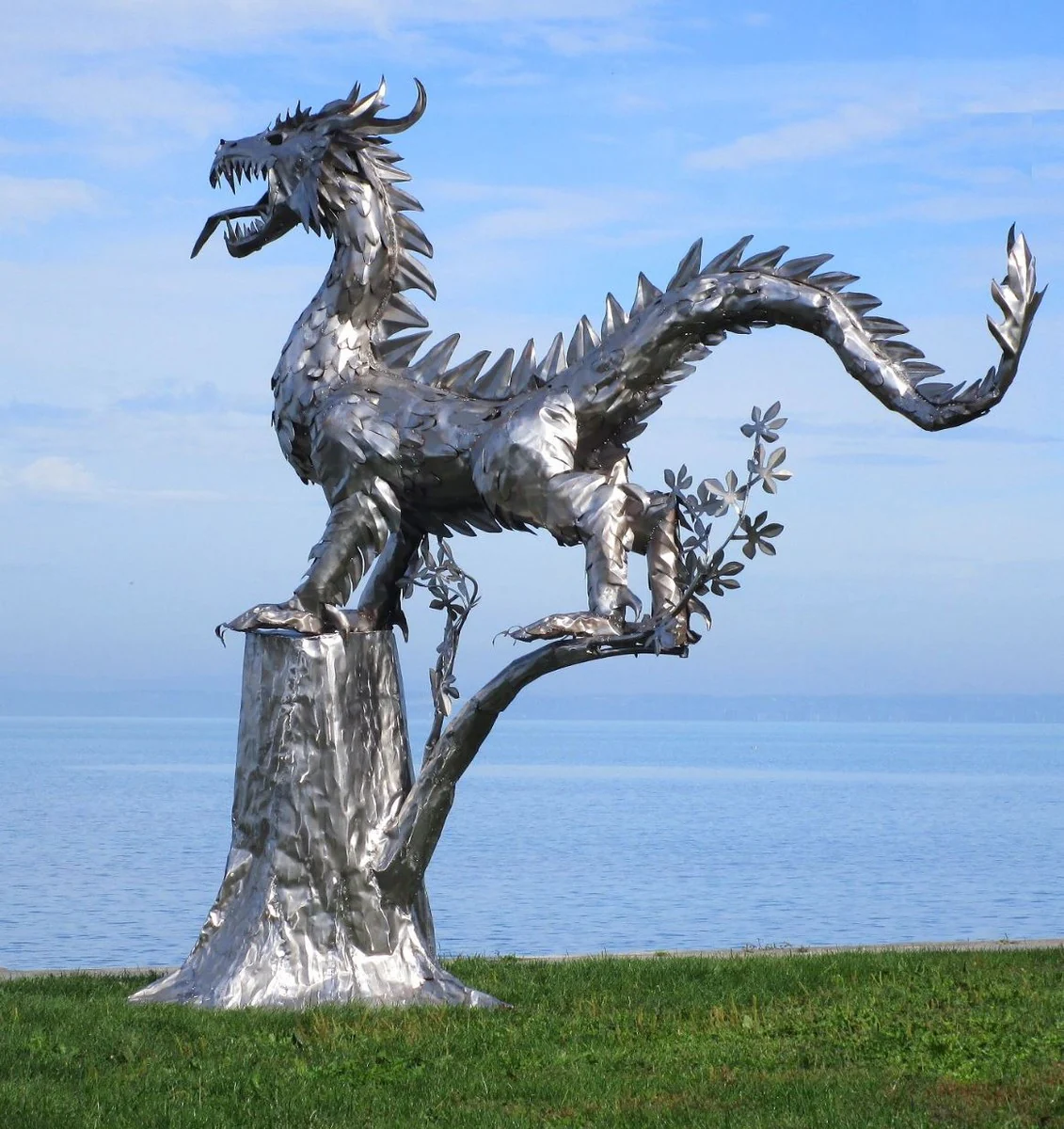 Casa Padrino escultura de decoración de jardín de lujo dragón plata 290 x 140 x A. 292 cm - Enorme figura decorativa de acero inoxidable - Figura de Jardín - Decoración de Jardín de Hotel