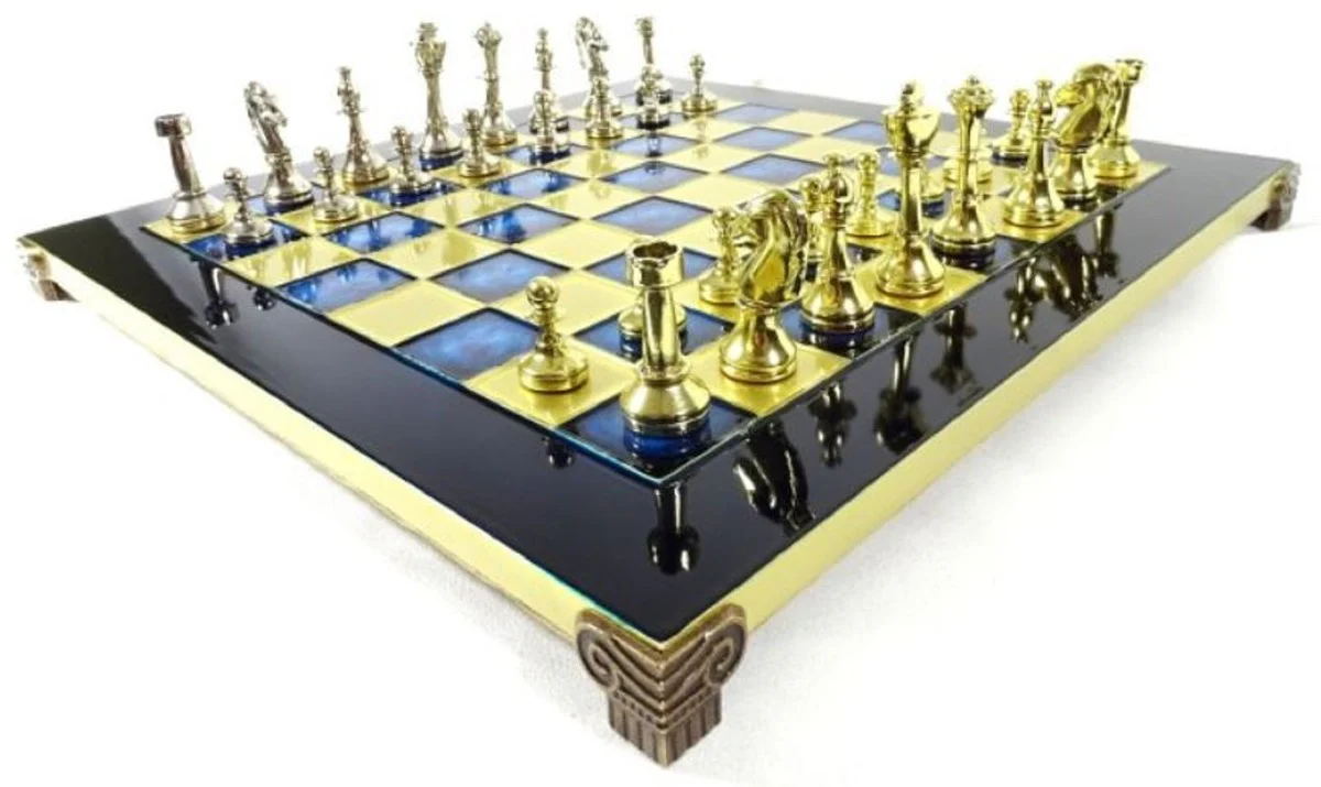 Casa Padrino conjunto de ajedrez de lujo negro / azul / oro / plata / latón 36 x 36 cm - Tablero de ajedrez de latón pintado a mano con piezas de metal - Accesorios decorativos de lujo