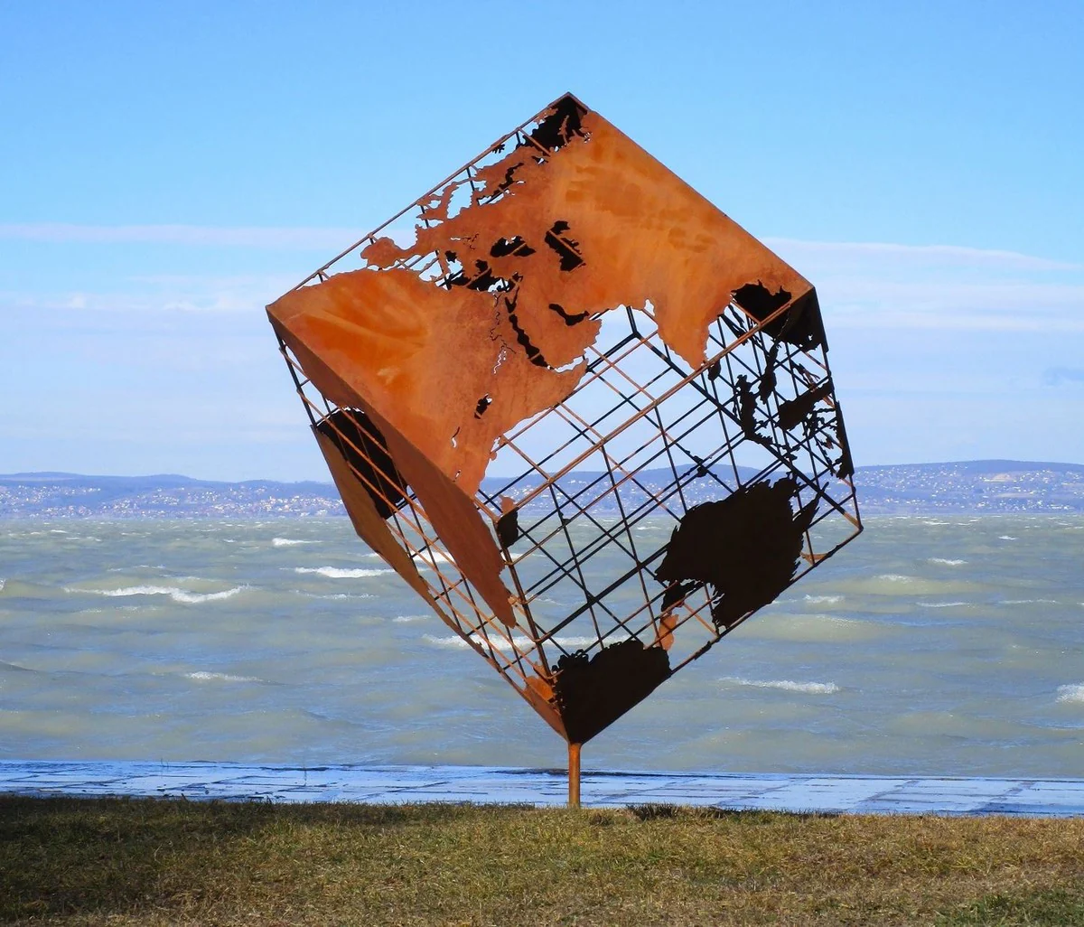 Casa Padrino escultura de jardín de acero de lujo cubo de tierra óxido 152 x 130 x A. 170 cm - Decoración de jardín hecha a mano resistente a la intemperie - Colección de Lujo