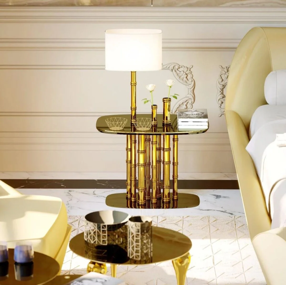 Casa Padrino mesa auxiliar de dise?o de lujo bamb¨² oro / negro / blanco 70 x 45 x A. 40 cm - Mesita de noche de lat¨®n chapado en oro con tapa de vidrio y l¨¢mpara de mesa integrada - Muebles de Hotel