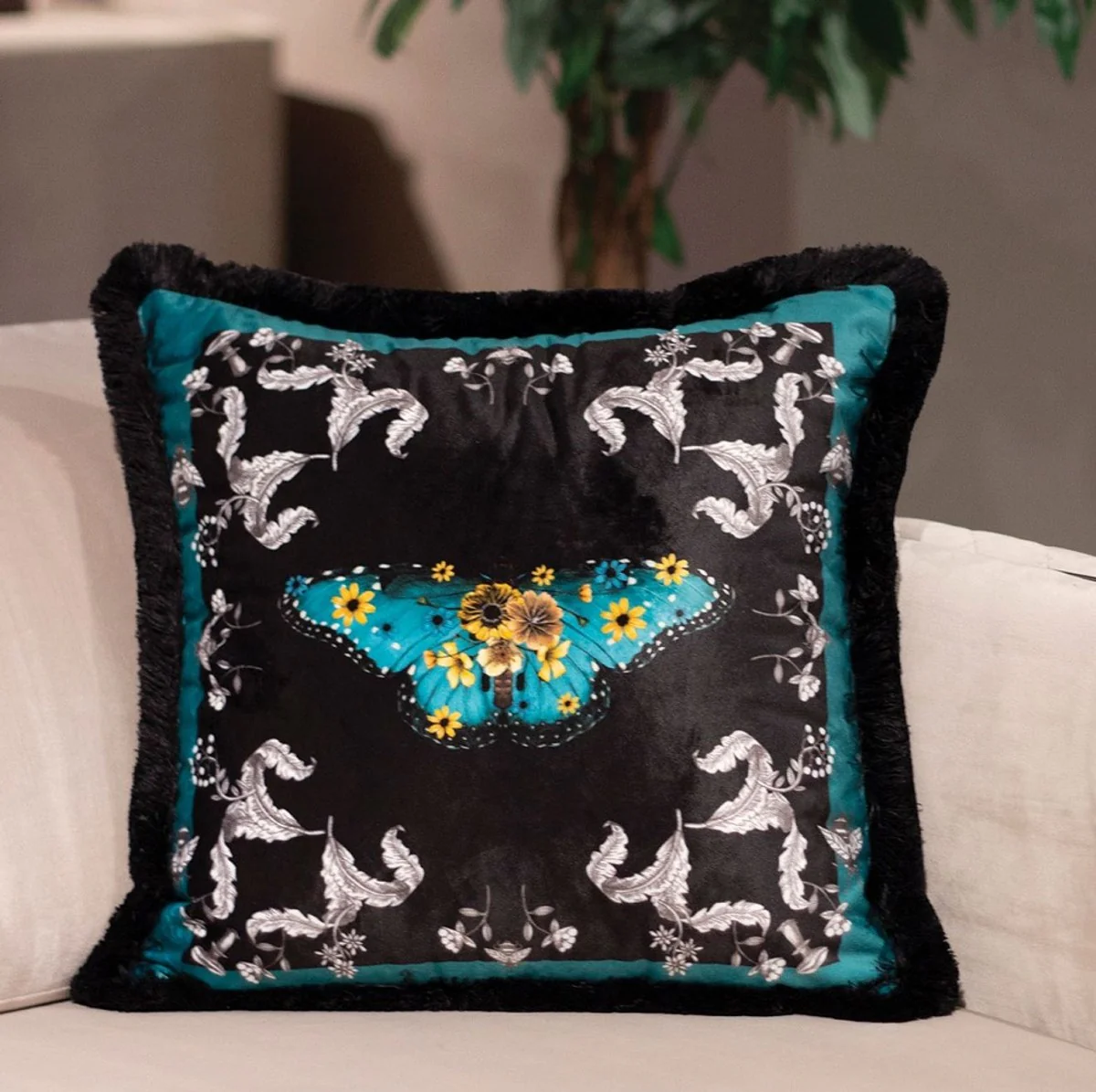 Casa Padrino cojín decorativa de lujo mariposa y flores multicolor / negro 45 x 45 cm - Almohada de terciopelo estampado con flecos - Accesorios decorativos de lujo