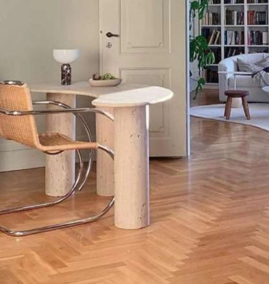 Casa Padrino escritorio de travertino de lujo beige 200 x 80 x A. 72 cm - Mesa de oficina de piedra natural curvada - Muebles de oficina - Muebles de piedra natural de travertino - Muebles de lujo