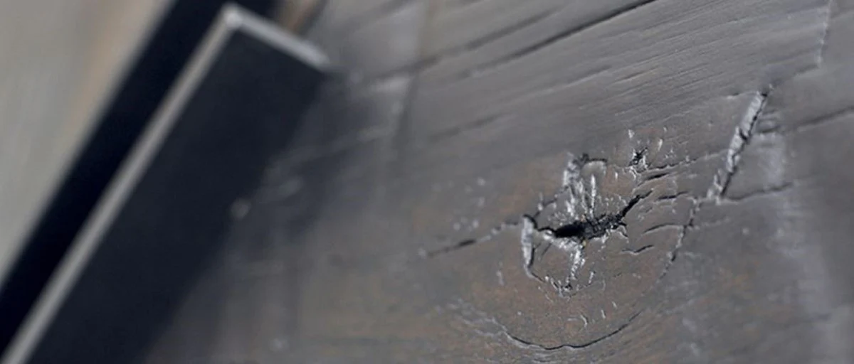 Casa Padrino gabinete de TV de madera maciza de lujo negro / latón 220 x 43 x A. 60 cm - Aparador de salón rústico de madera roble con 4 puertas - Muebles de salón rústicos madera maciza de lujo