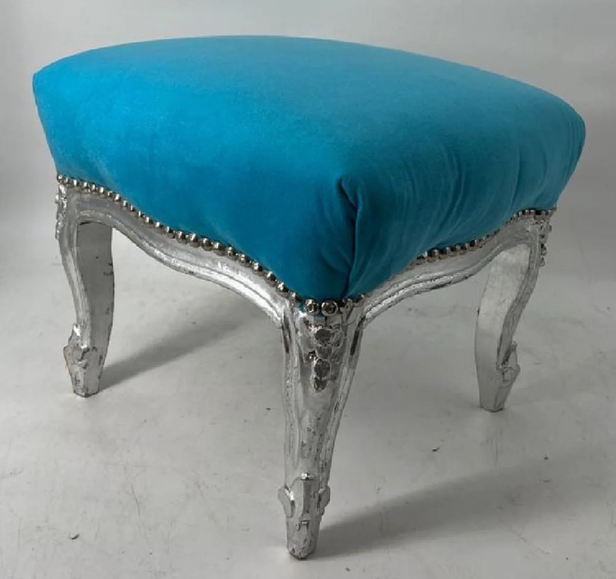 Casa Padrino reposapi¨¦s barroco azul claro / plata - Taburete de estilo antiguo hecho a mano con terciopelo fino - Muebles de sala de estilo barroco - Muebles barrocos