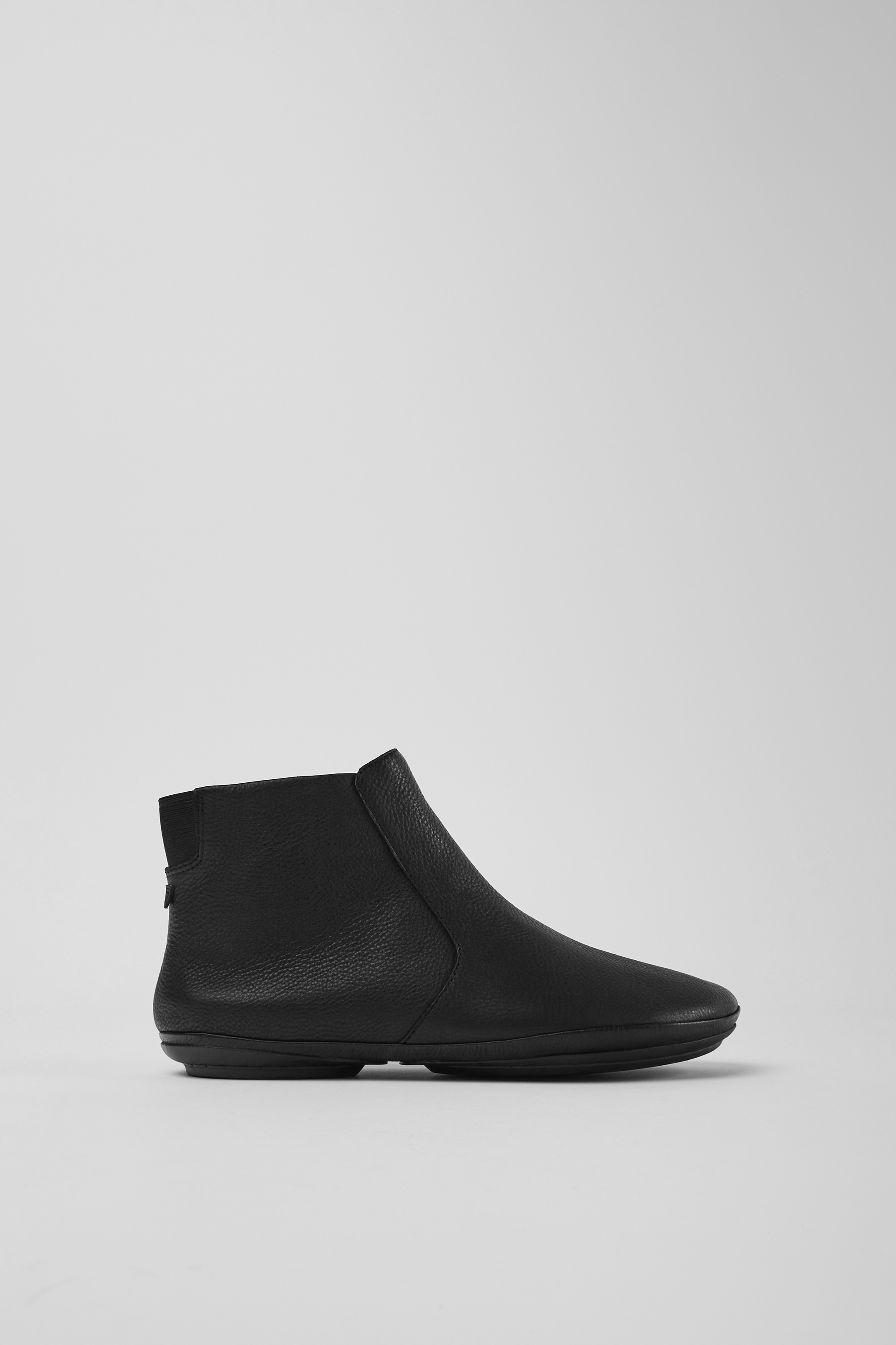 Right - Black ankle boot for women